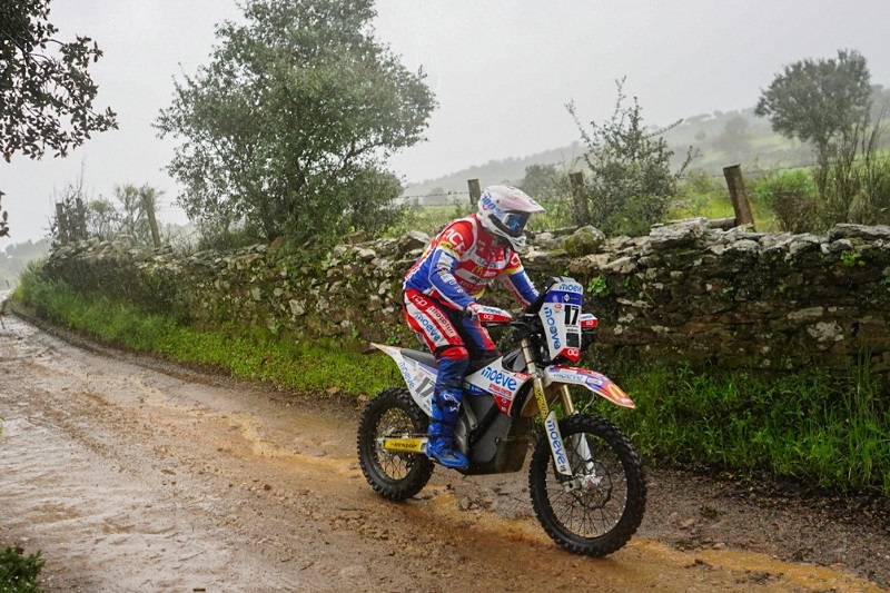Pedro Bianchi Prata debuts electric bike at Baja TT Escuderia Castelo Branco