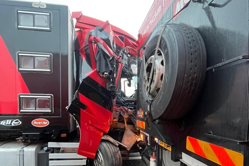 HT Rally Raid involved in accident, helped by van de&nbsp;Laars