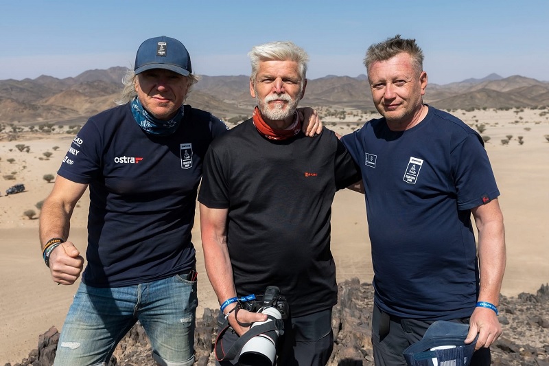 Petr Pavel’s racing photo auction raises 668,355 Kc