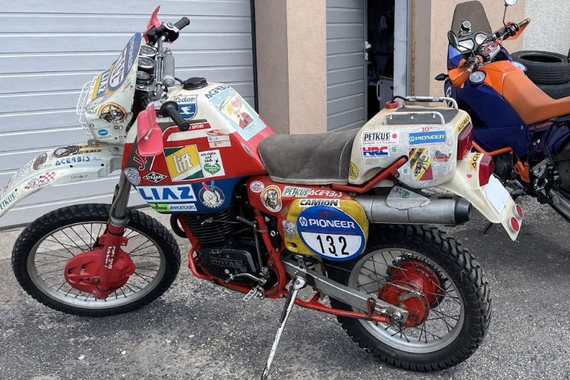 Dakar Jawa 560 restored and fired up