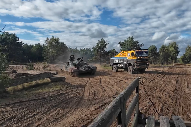 DAF Bull races T-72M in Borne Sulinowo, through Drawsko Training Ground at Baja Poland