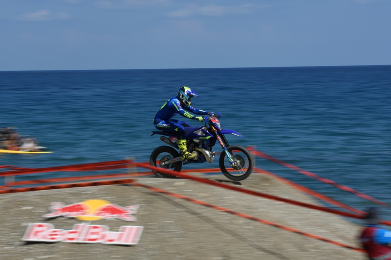 Manuel Lettenbichler wins Sea to Sky, barbed wire gets Teodor Kabakchiev disqualified